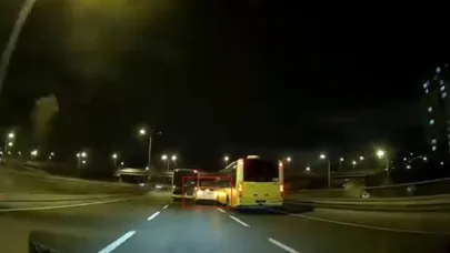 Başakşehir’de makas atan otomobil 2 otobüse çarptı