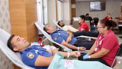 Polisler kan bağışına dikkat çekti