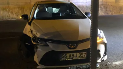 Siirt’te kontrolden çıkan araç elektrik direğine çarptı