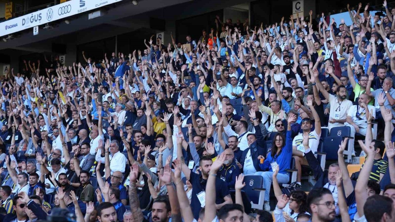 Fenerbahçe’de taşınmazlar üzerinde yönetime yetki veren maddeler oy çokluğuyla reddedildi