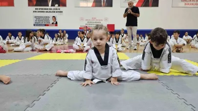 Tekvando sporcuları kuşak atladı