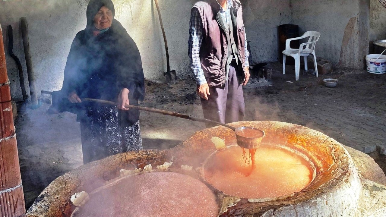 Emet Yağcık köyünde yöresel ve organik pekmez üretim evinde inceleme