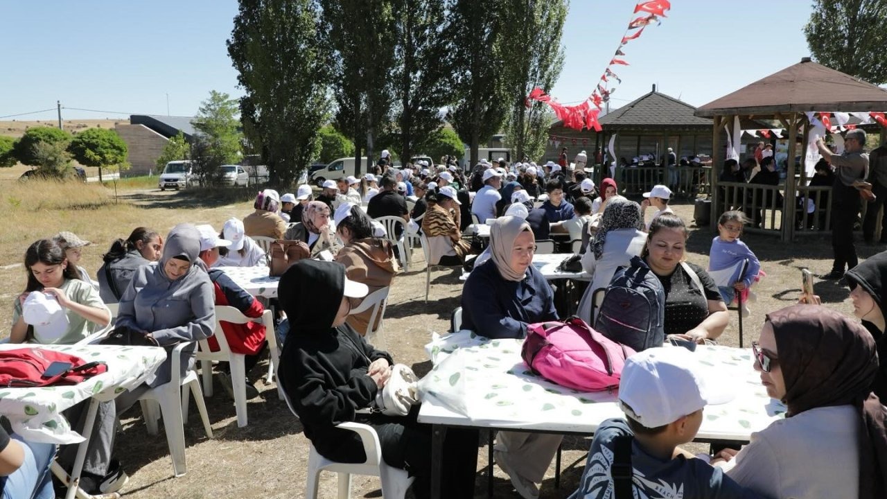 Dumlupınar’da bursiyerler geleneksel piknik şöleninde buluştu
