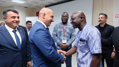 İzmir’de Burkina Fasolu sağlıkçılar sertifikalarını aldı
