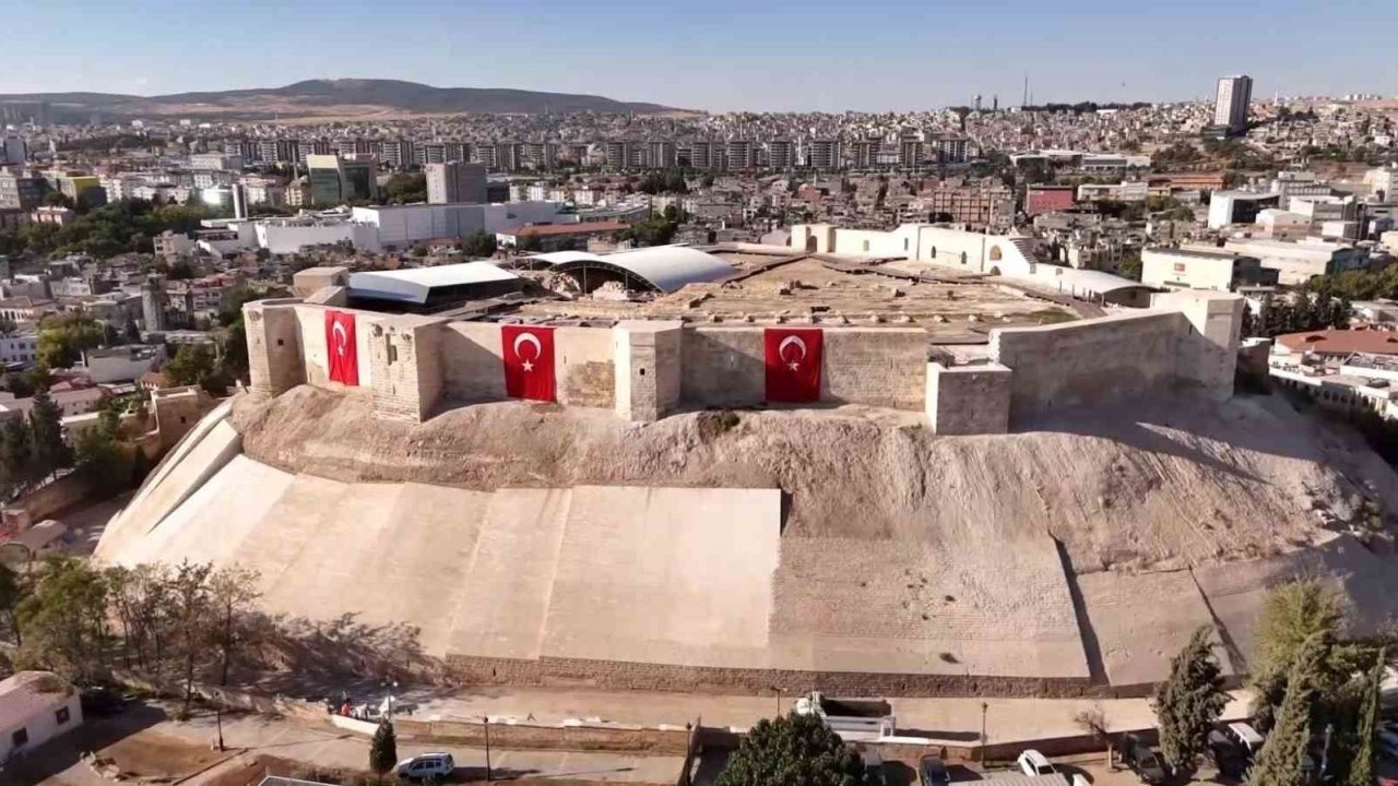 Gaziantep esnafı dört gözle kalenin ziyarete açılmasını bekliyor