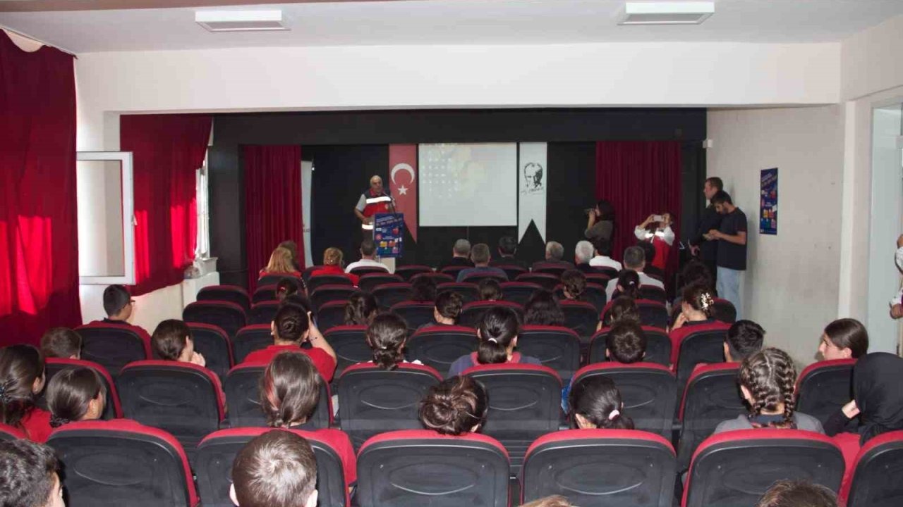 Öğrencilere ’kokarca’ semineri
