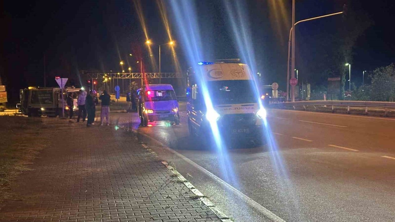 Ordu’da minibüs ile hafif ticari araç çarpıştı: 1 yaralı