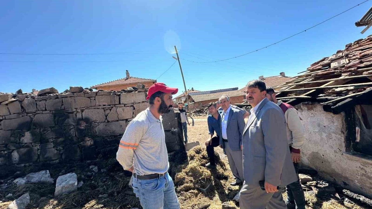 Kütahya İl Genel Meclisinden evi yanan köy muhtarına "Geçmiş olsun" ziyareti