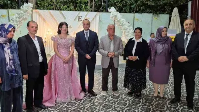Eski TBMM Başkanı Çiçek’in esprili çıkışı geceye damga vurdu: "Meclis Başkanı racon keser, kurdele kesmez"