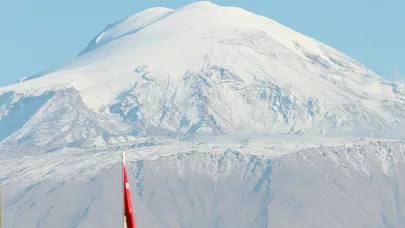 Ağrı Dağı Zirvesi Yeniden Beyaza Büründü