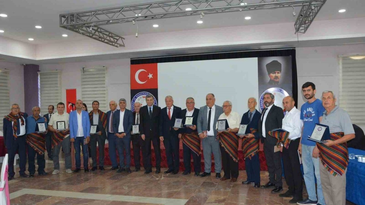 Söke’de yılın ahileri seçilen esnaflar ödüllerini aldı