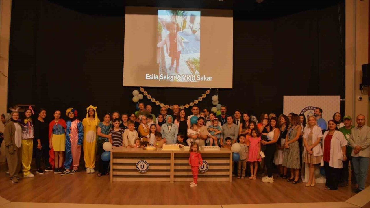 Hastanede tedavi gören çocuklara doğum günü sürprizi