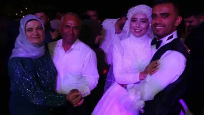 Kundakçı komşu yüzünden yarım kalan düğün imece usulü yapıldı