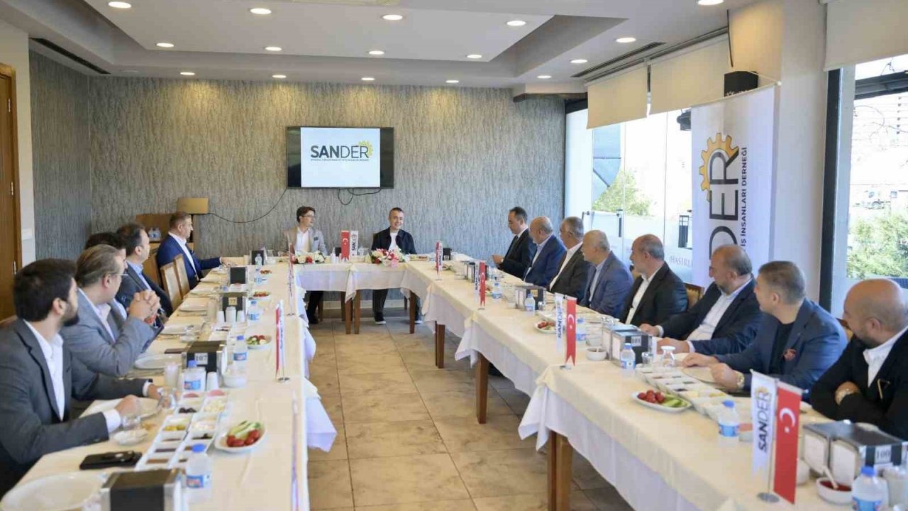 Esenyurt Belediye Başkan Vekili Can Aksoy sanayicilerle buluştu