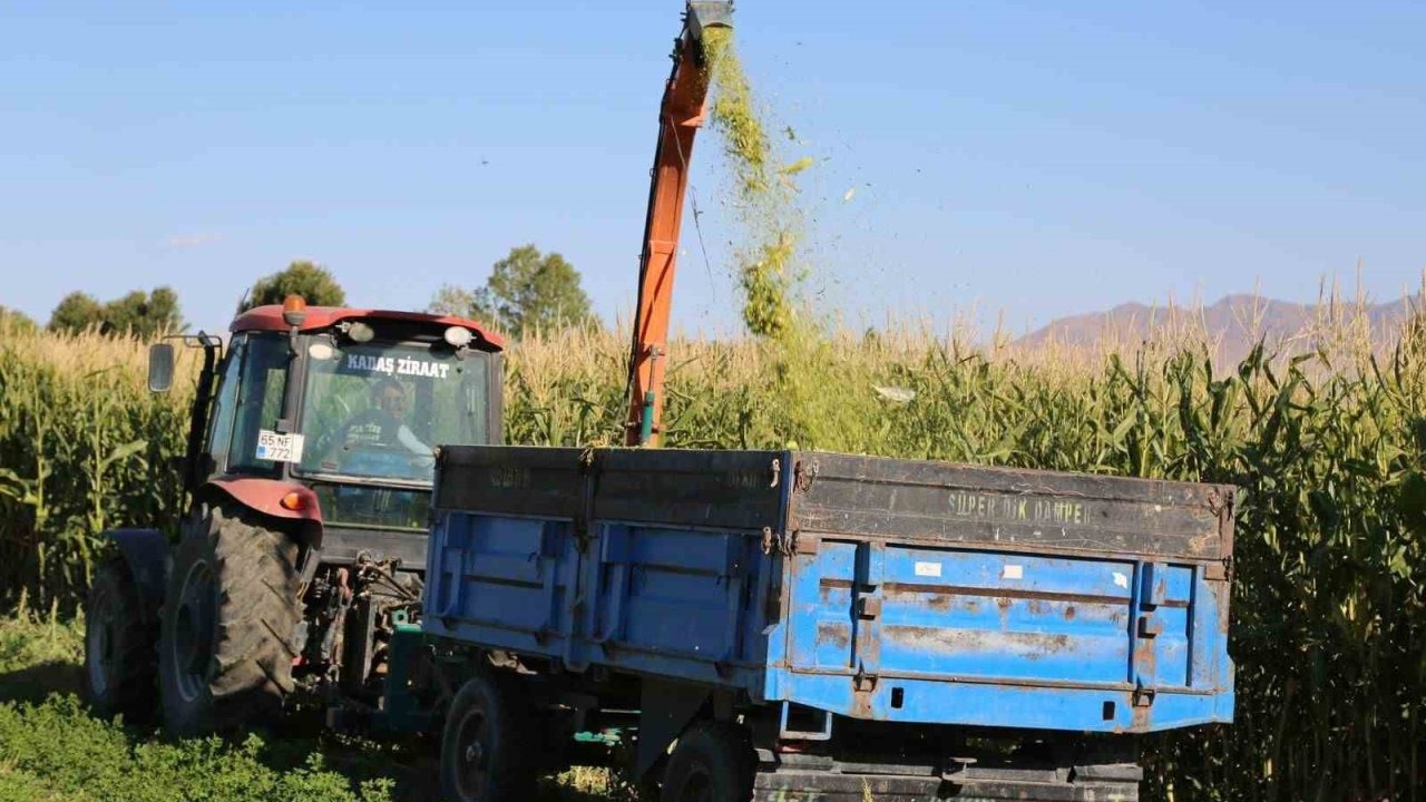 Van Büyükşehir Belediyesinden üreten çiftçiye makine desteği