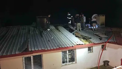 Elazığ’da ev yangını: 3 kişi dumandan etkilendi