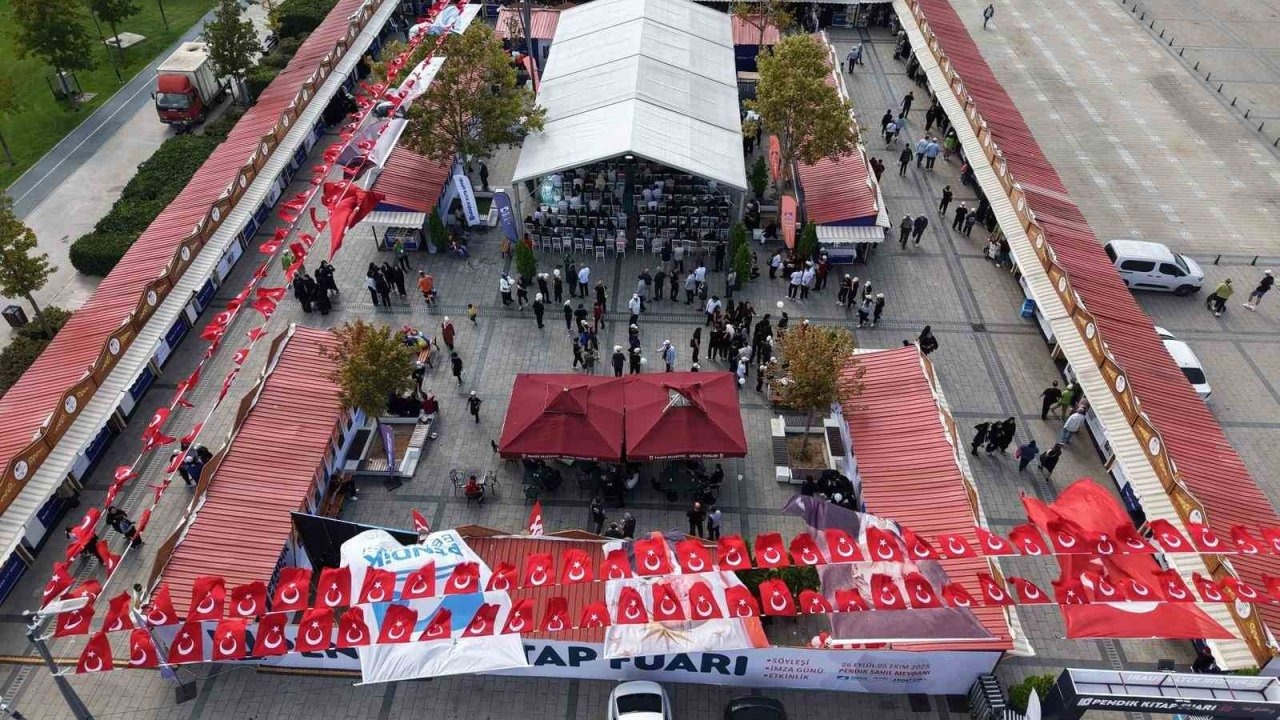 Pendik sahili kitap kokusu sardı: 10’uncu Pendik Kitap Fuarı başladı