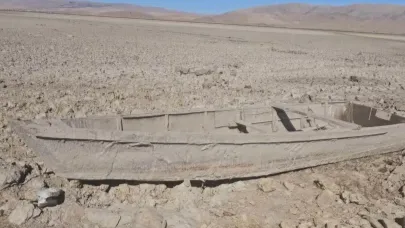 Çavuşçu Gölü kurudu, çatlamış toprağa dönüştü