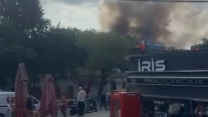 Bakırköy’de 3 katlı binanın çatısında çay demlerken kazan patladı, çatı alevlere teslim oldu