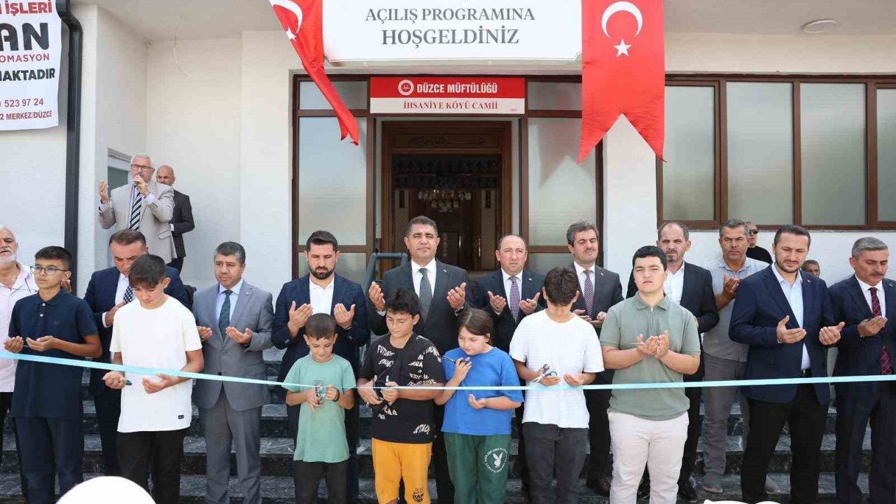 Düzce’de depremde yıkılan bir cami daha yeniden inşa edildi
