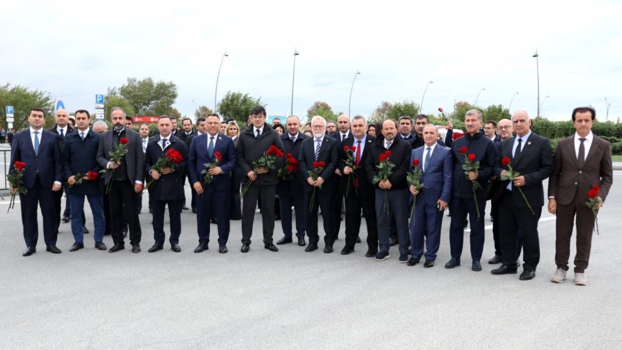 Rektör Gürel ve Üniversite Rektörleri, '27 Eylül Azerbaycan Şehitlerini Anma Günü'nde Şehitler Anıtı'nı Ziyaret Etti