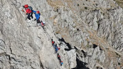 Türkiye’de tek Kemaliye’de bulunan "Via Ferrata" parkuru adrenalin tutkunlarının rotası oldu