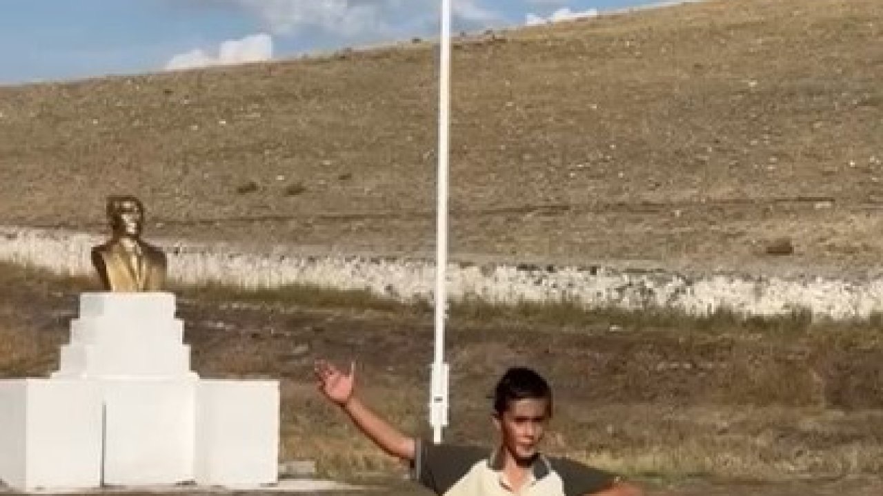Kars’ta bir öğrencinin Kafkas dansı sosyal medyada tıklanma rekorları kırdı