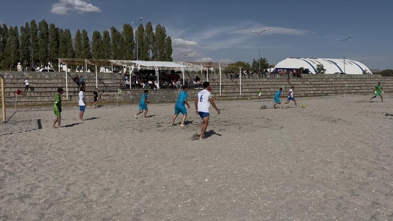 Plaj futbolu Adilcevaz etabı sona erdi