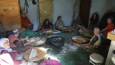 Artvinli kadınlar kışa imece usulüyle hazırlanıyor