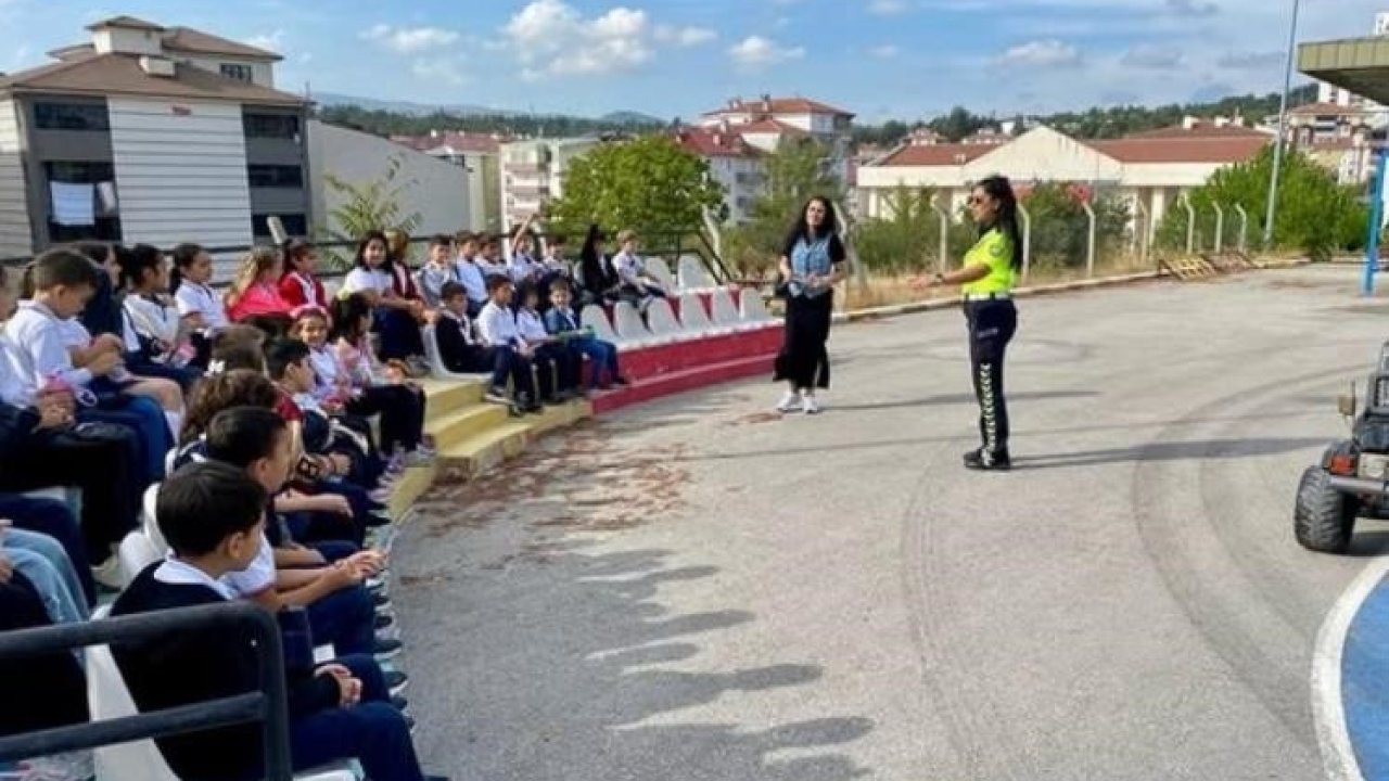 Bilecik’te miniklere trafikte bilinç eğitimi