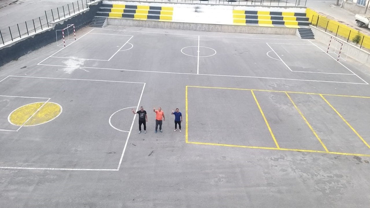 Öğretmenlerden örnek davranış