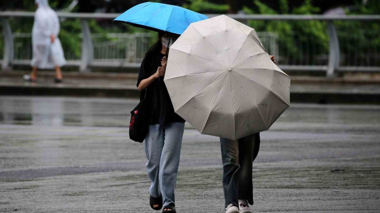 Vietnam’ı Bualoi Tayfunu vurdu: 8 ölü, 17 kayıp