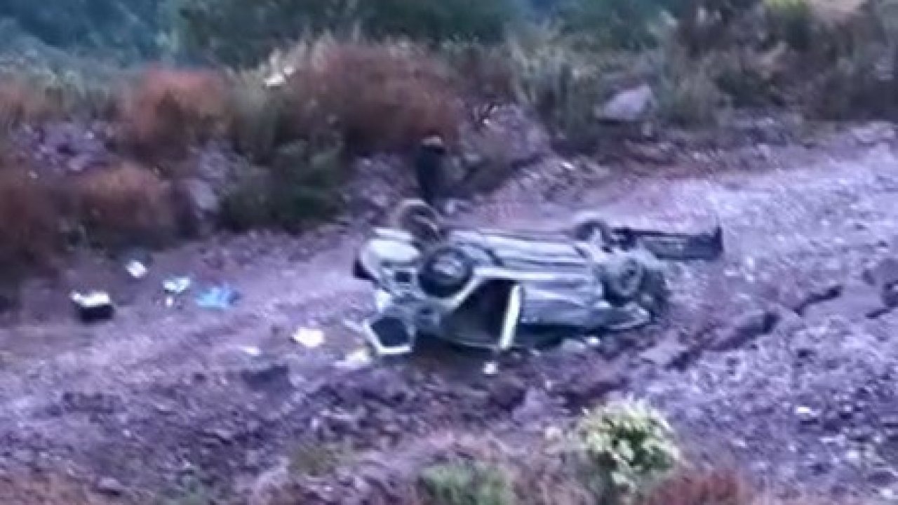 Kontrolden çıkan otomobil şarampole yuvarlandı