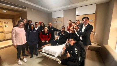 Ameliyat olan Solak’a kadın basketbolculardan ziyaret