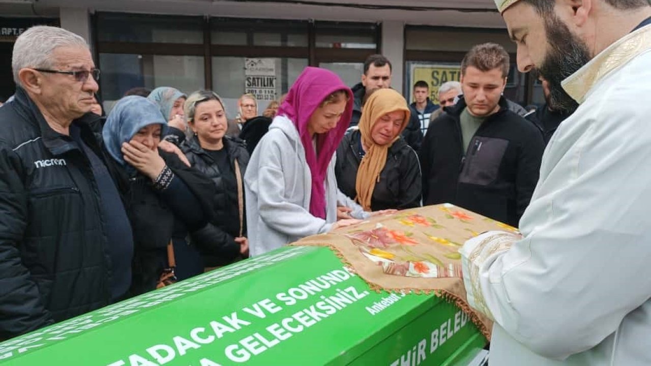 Kazada ölen 13 yaşındaki iki kız çocuğu için gözyaşları sel oldu