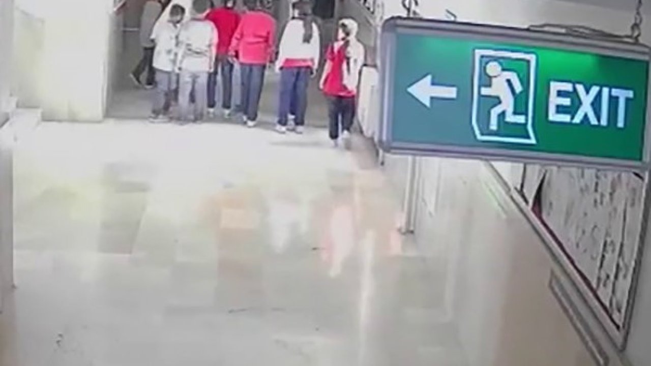Nefes borusuna mandalina dilimi takılan öğrenciyi, öğretmenin Heimlich manevrası kurtardı