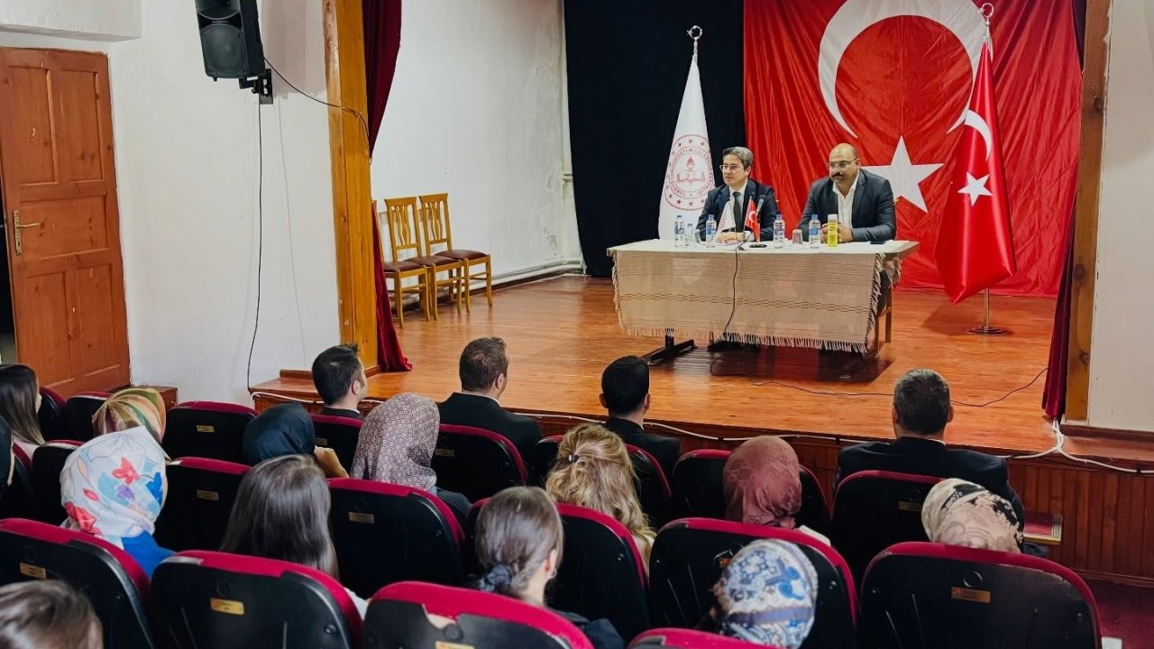 Kemaliye’de Eğitim-Öğretim Yılı İstişare Toplantısı yapıldı