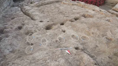 Hatay’da 7 bin 200 yıl öncesine ait 5 insan ayak izi keşfedildi