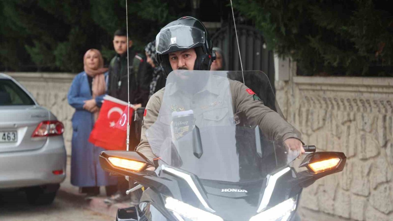 Tam 3 bin 707 kilometre: Motosikletle umreye gitmek için yola çıktı