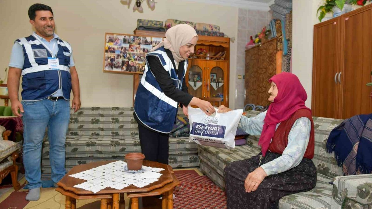 Esenyurt Belediyesi’nden Dünya Yaşlılar Günü’nde anlamlı ziyaret