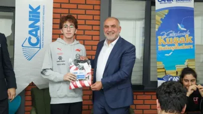 Başkan Sandıkçı: "Eğitim yolculuğunda gençlerimizin yanındayız"