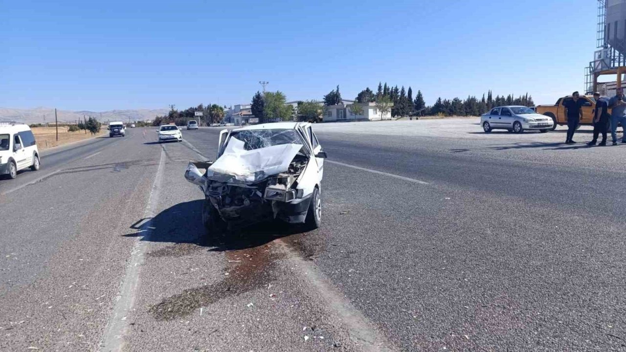 Adıyaman’da iki otomobil çarpıştı: 4 yaralı