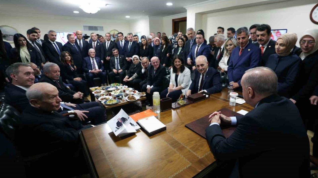 Cumhurbaşkanı Erdoğan, TBMM’de siyasi parti genel başkanları ile görüştü