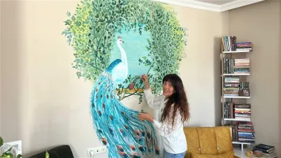 Hataylı ressam, YouTube’dan video izleyerek öğrendiği soğuk porselen sanatıyla resmi birleştiriyor