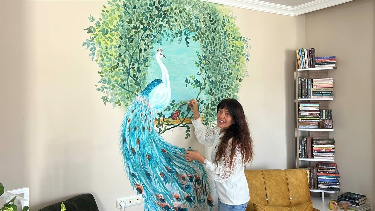 Hataylı ressam, YouTube’dan video izleyerek öğrendiği soğuk porselen sanatıyla resmi birleştiriyor
