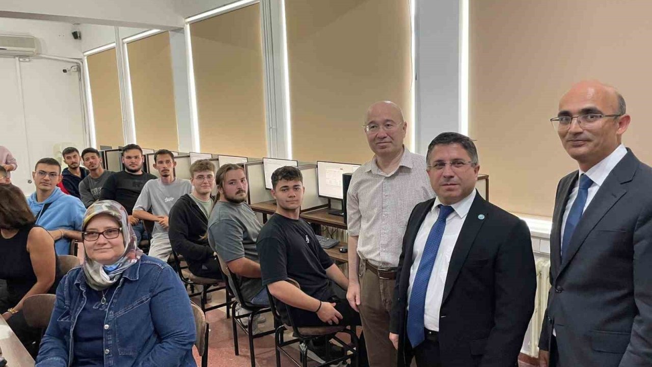 Edremit Meslek Yüksekokulu’nda &quot;Efe Berk Sakin Bilgisayar Laboratuvarı&quot; açıldı