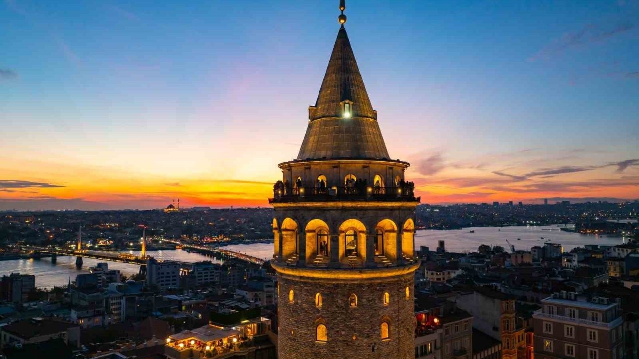Efes, Side ve Galata Kulesi’nde gece ziyaretleri 2 Kasım’a kadar uzatıldı