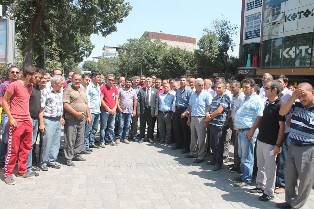 Taksiciler öldürülen arkadaşları için eylem yaptı