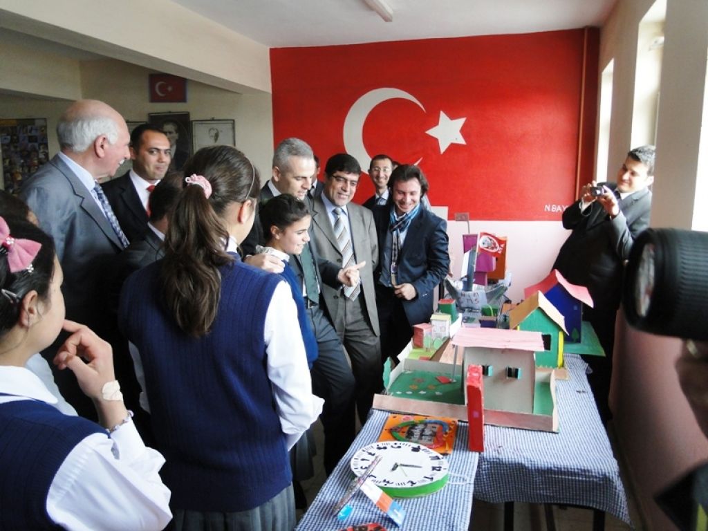 Aralık İlçesi Kolikent İlköğretim Okulu Tarafından Resim Sergisi Düzenlendi