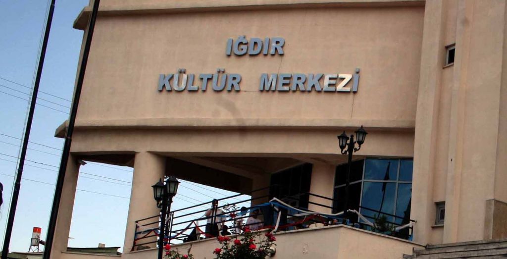 Iğdır Kültür Merkezinin Adı Iğdır Şehriyar Kültür Merkezi Olmalı